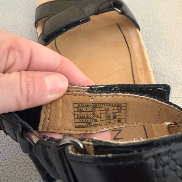 Vionic Kayani Black Leather Sandals Womens 6 Comfort Orthotic Adjustable Velcro - Picture 2 of 5